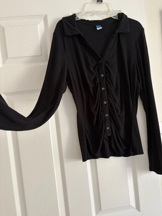 Old Navy Black Long Sleeve Ruched Button Front Top - Picture 2 of 3